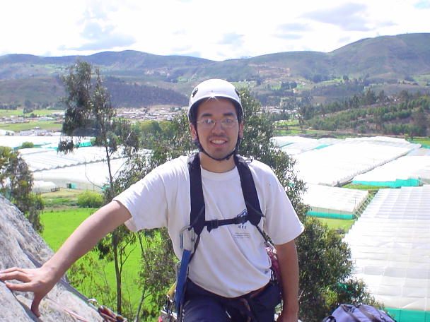 En la cumbre de la vía, con el valle de fondo