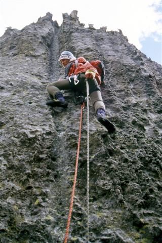 Ráapel en pared de alta montaña