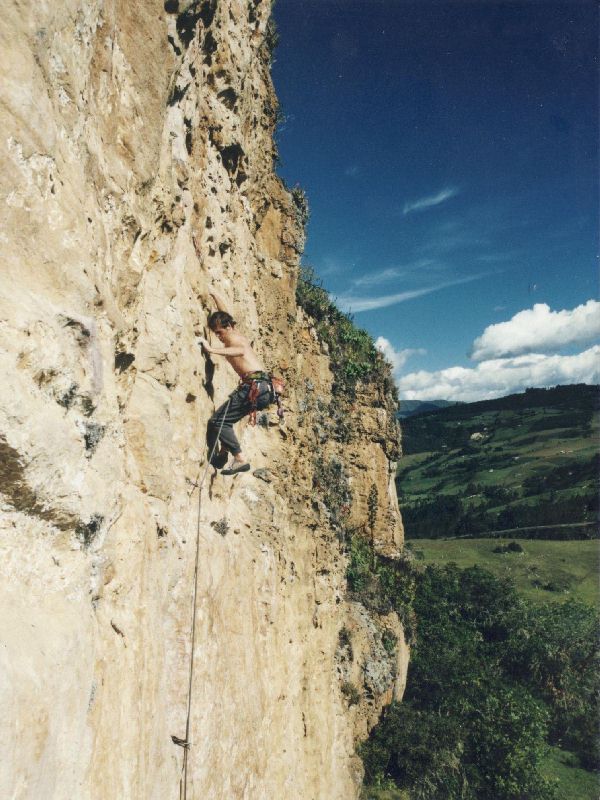 En la pared dorada de las Rocas